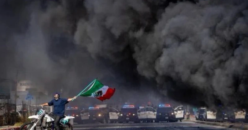 Los Angeles, ziua a cincea de lupte între Garda Națională acum susținută și de pușcași marini și protestatari