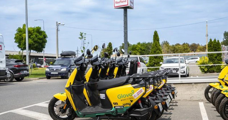 Glovo dezvoltă o rețea integrată de încărcare și schimb rapid al bateriilor mașinilor electrice