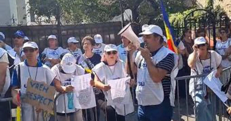 Sindicaliștii din învățământ anunță că protestele vor continua și vor lua amploare, după ce la întâlnirea cu Bolojan și David nu au obținut nicio concesie la revendicările profesorilor