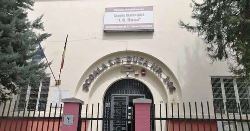 Primarul Capitalei, Stelian Bujduveanu, anunță că va semna documentația pentru reabilitarea Şcolii „I. G. Duca” şi a Colegiului „Gheorghe Lazăr”