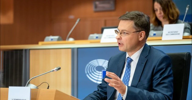 Războiul din Iran ar putea provoca stagflație în UE, consideră comisarul european Valdis Dombrovskis