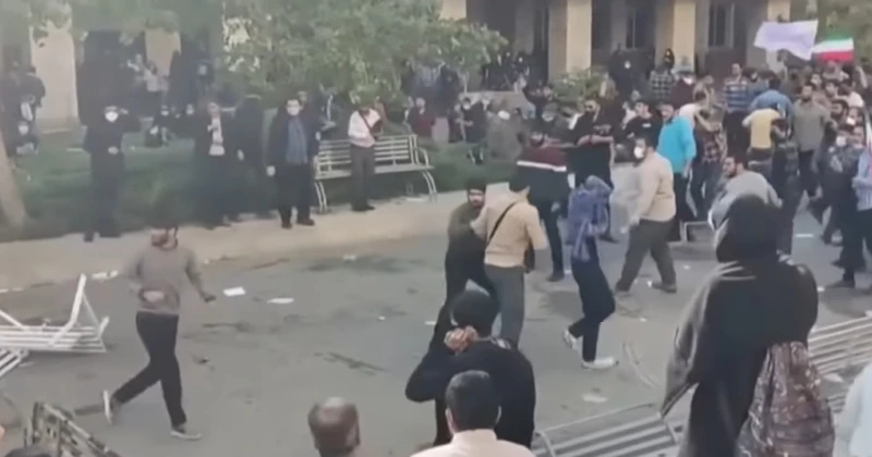 Trump confirmă că le-a trimis arme protestatarilor în Iran