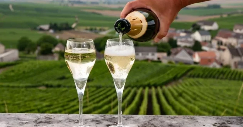 Un an greu pentru şampanie şi coniac – 2025, al treilea an consecutiv de scădere a exporturilor franceze de vin şi băuturi spirtoase