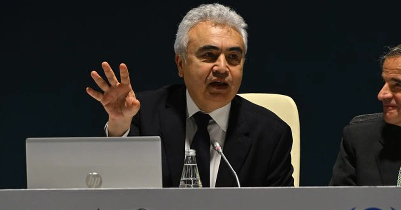 IEA estimează că actuala criză din Strâmtoarea Ormuz va schimba fundamental piața energiei, în avantajul mașinilor electrice și a energiei nucleare