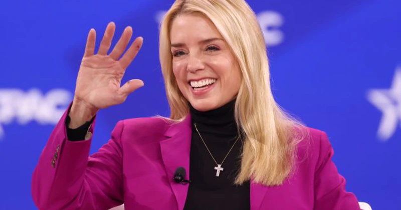 Donald Trump a demis-o pe procuroare generală a SUA Pam Bondi