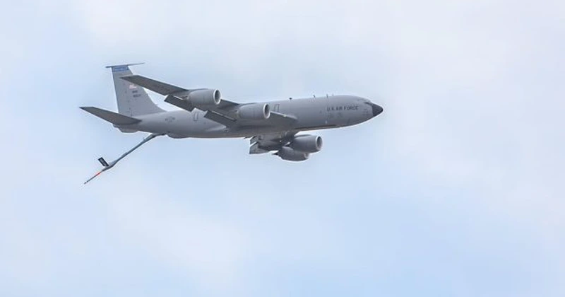 VIDEO Americanii au mai trimis un avion gigant la București. Boeing adaptat pentru misiuni militare. Câte mai vin