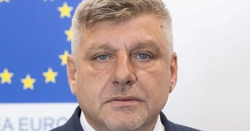 Fost director din cadrul MIPE, condamnat definitiv pentru că cerea procente din salariile subordonațiilor