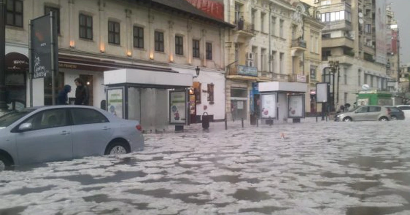 Fenomenele meteo extreme lovesc tot mai puternic locuințele din România. Sumă record plătită în ultimele zile de companiile de asigurări pentru pagubele produse în București și Ilfov