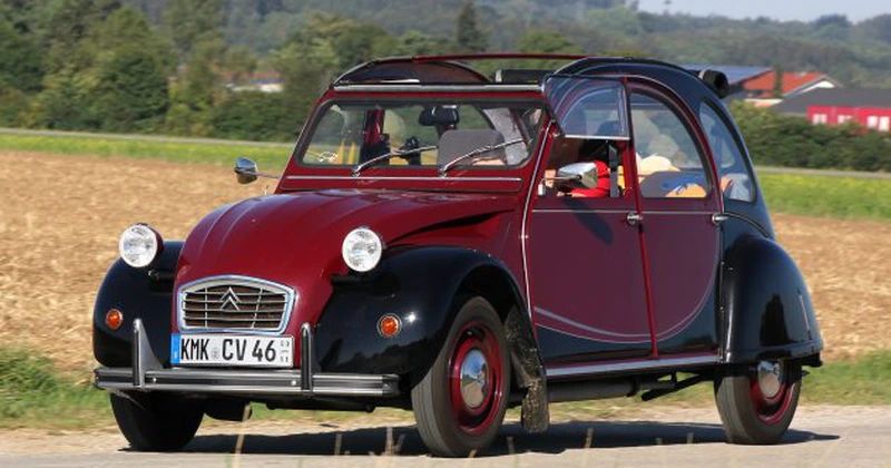 Celebrul autoturism Citroen 2CV revine într-o versiune electrică, anunță Stellantis