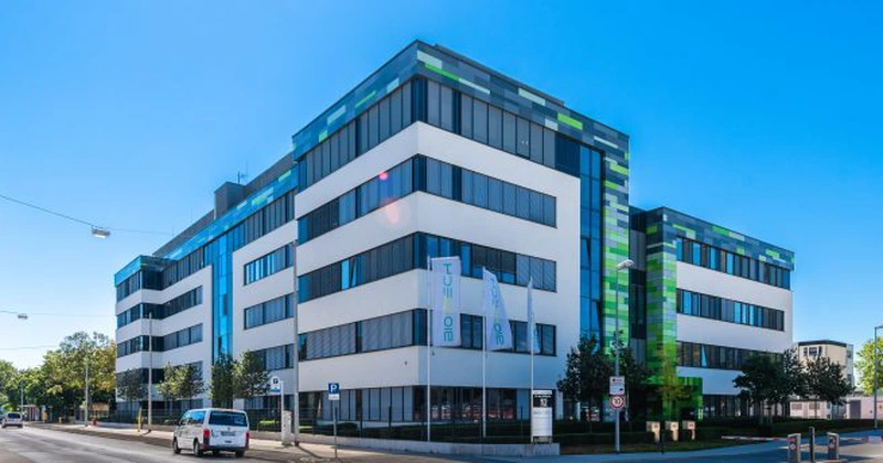 Compania BioNTech, unul dintre pionerii vaccinurilor anti-Covid-19, se pregătește să închidă trei fabrici în Germania