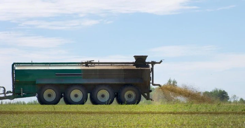 Ajutor de urgenţă pentru fermierii din Franţa. 145 de milioane de euro pentru îngrăşăminte