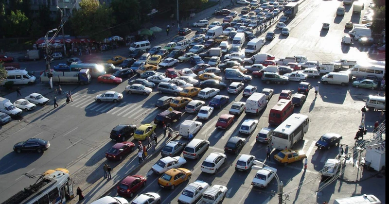 Intenția PMB de a interzice, în etape, vehiculele poluante va avea efecte colaterale asupra pieței auto și localităților limitrofe