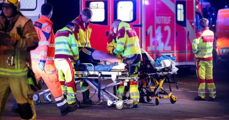 Tragedie la Berlin: Un mort şi 16 răniţi după ce o maşină a intrat în mulţime la Gay Pride