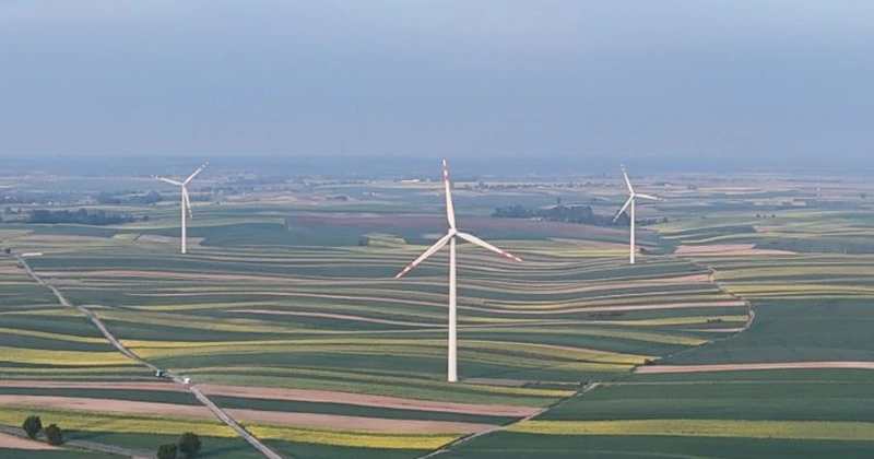 PPC intră pe piața de energie din Polonia. Grupul grec cumpără proiecte solare și eoliene de 277,3 MW de la subsidiarele locale ale companiei portugheze EDP Renewables
