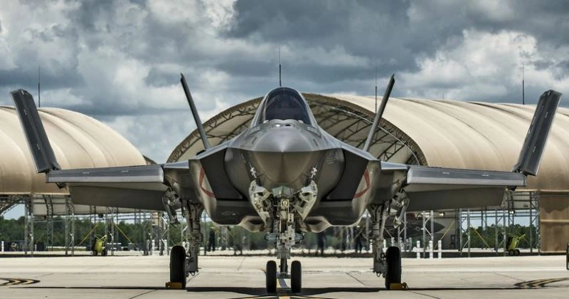 Nicuşor Dan anunţă modernizarea Forţelor Aeriene ca o prioritate strategică pentru România