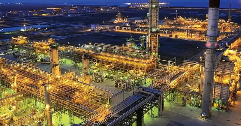 Atac cu dronă asupra unei uriașe rafinării Aramco. Tensiuni majore pe piața petrolului după izbucnirea unui incendiu la zori