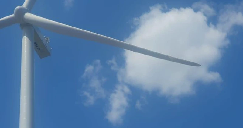 Un nou parc eolian se apropie de finalizare. HELLENiQ Renewables a montat prima turbină în parcul eolian Ansthall, de 96 MW, din Galați, care va fi complet operational la anul