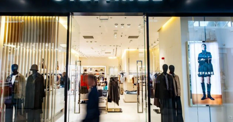 Retailerul de haine Stefanel și-a deschis un magazin în centrul comercial Palas Iași. Aceasta e singura locație din regiune pentru celebrul brand italian