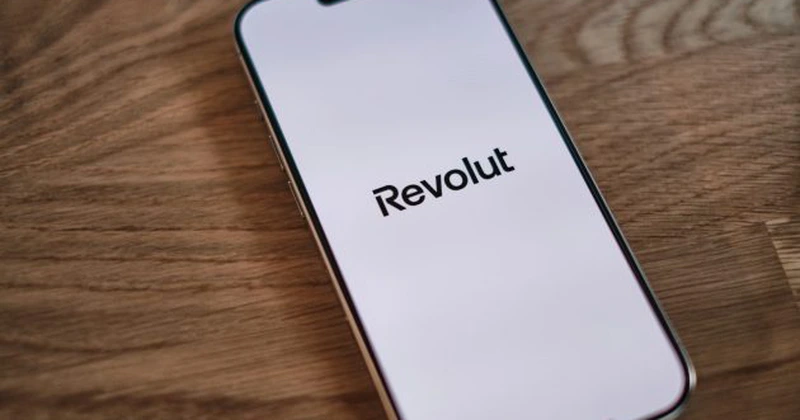 FOTO Anunț important de la Revolut. Apare o funcție în premieră. Ce poate face și cum poți folosi asistentul personal