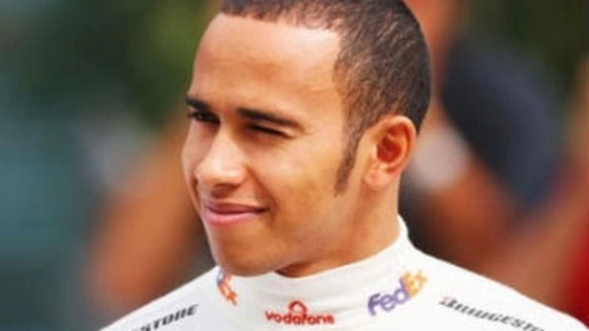 F1: Hamilton îi pune piedică lui Vettel în lupta pentru titlul mondial