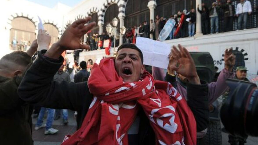Starea de urgenţă a fost prelungită până la sfârşitul lui ianuarie 2013 în Tunisia