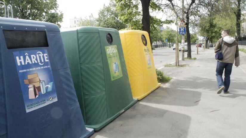 Guvernul va subvenţiona parţial costurile primăriilor pentru aparatele de colectare deşeuri