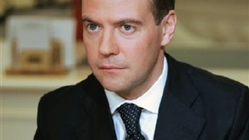 Rusia: Premierul Medvedev ignoră zvonurile privind demisia sa iminentă
