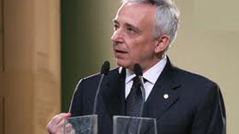 Isărescu: Paşi mici, fără revoluţii. Niciun guvern sau ministru nu poate recâştiga singur încrederea