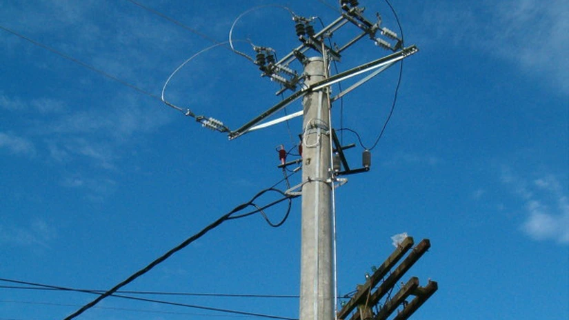 Transelectrica a semnat contractele de execuţie pentru linia de înaltă tensiune dintre Cernavodă şi Stâlpu