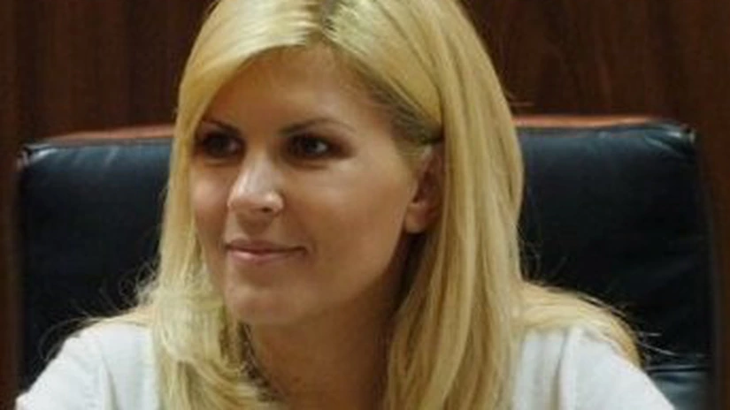 Ministerul Elenei Udrea angajează