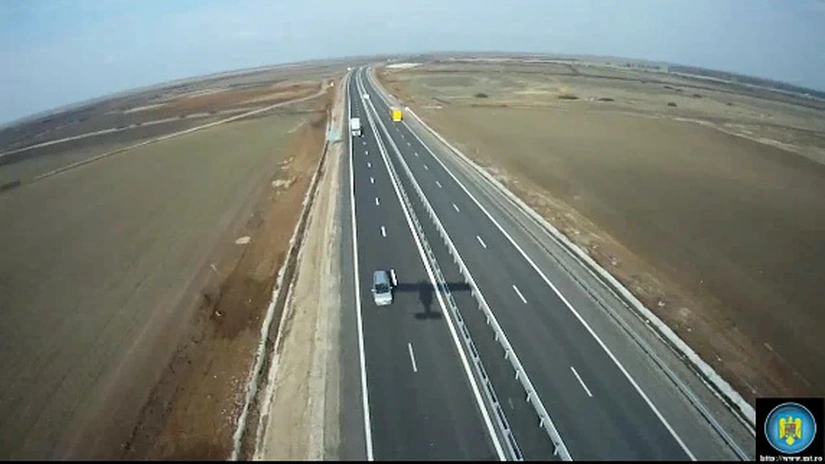 Cum se vede din avion cea mai nouă autostradă din România. VIDEO