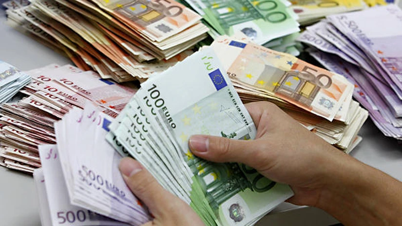 O grupare care falsifica bancnote euro şi lei a fost destructurată