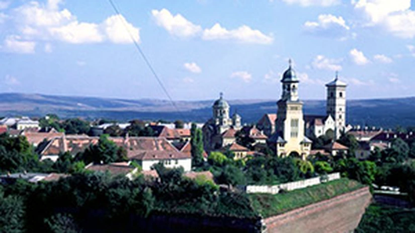 Reprezentanţi ai Guvernului şi partidelor, huiduiţi de opozanţii proiectului Roşia Montană, la Alba Iulia