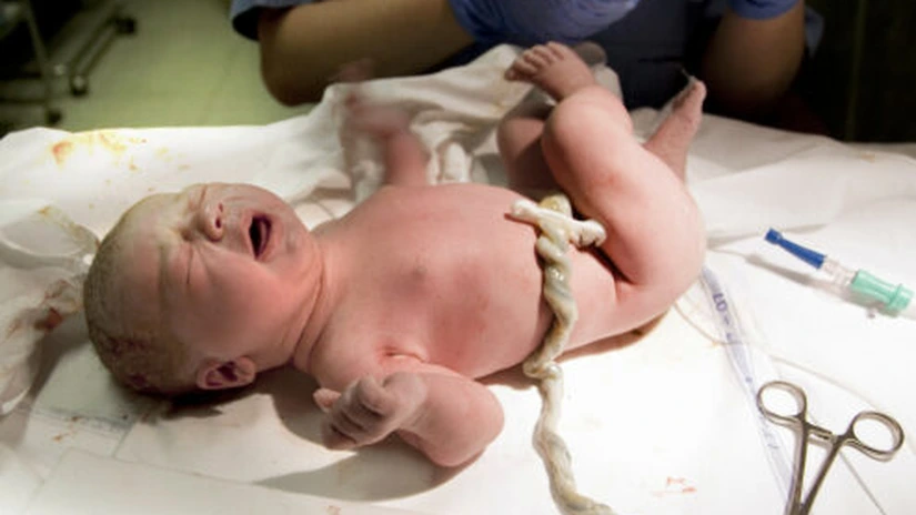 Toţi nou-născuţii vor fi testaţi gratuit pentru deficienţe de auz din 2015