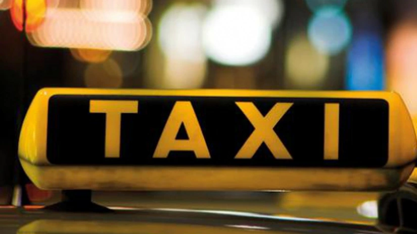 Peste 50 de taximetrişti au fost amendaţi în zona Aeroportului Otopeni