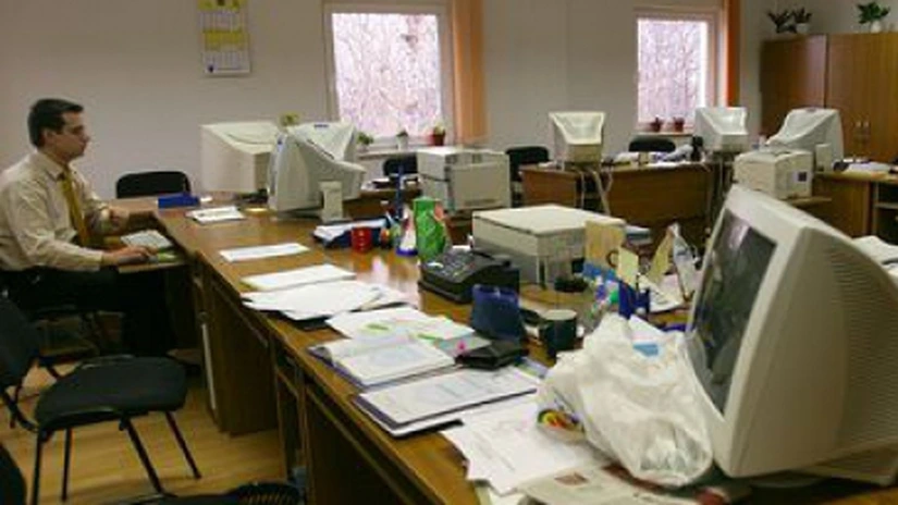 Ponta: Nu renunţăm la majorarea salariilor pentru bugetari nici dacă economia se înrăutăţeşte