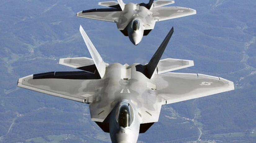 Piloţi americani refuză să mai piloteze avioane F-22 Raptor