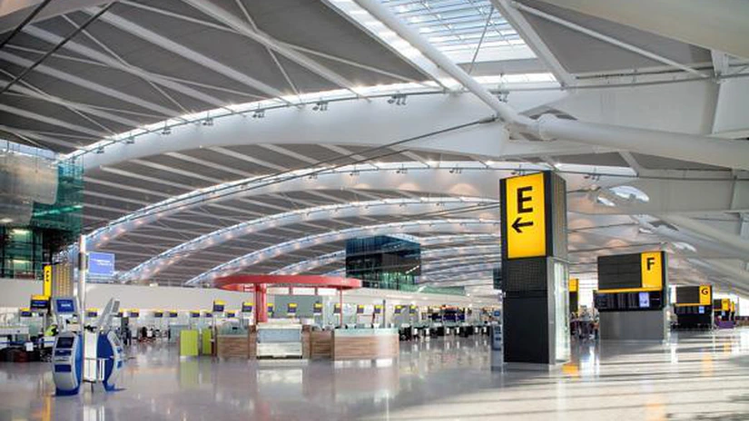 Două persoane suspectate de terorism au fost arestate pe aeroportul londonez Heathrow