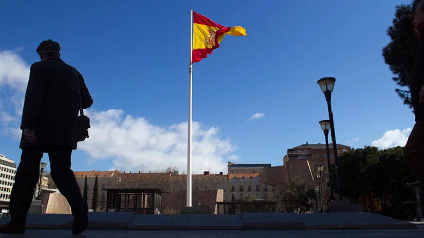 Spania este îngenuncheată de Fitch. Agenţia a tăiat ratingurile a 18 bănci iberice