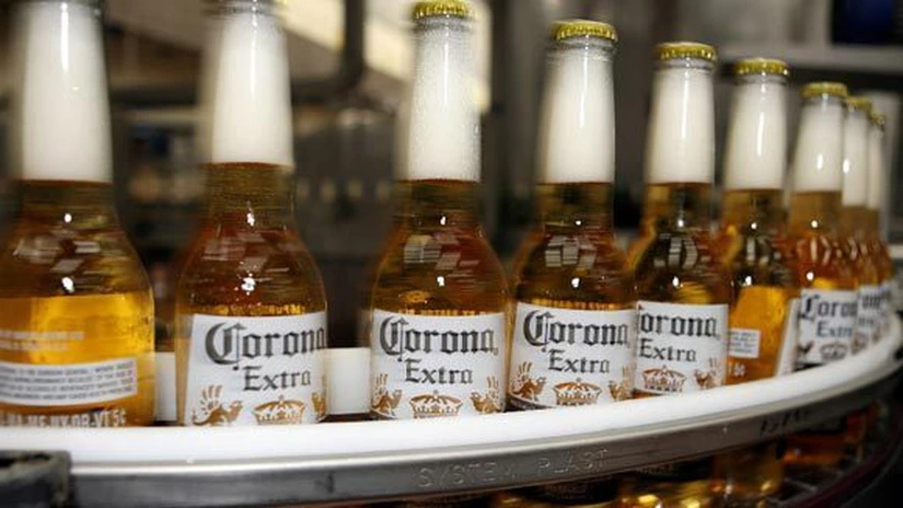 Producătorul Beck's și Stella Artois cumpără berea Corona