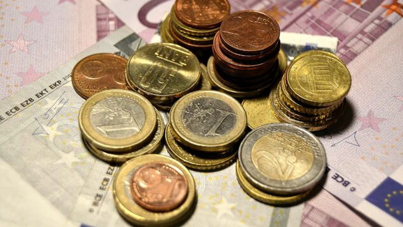 Cursul fluctua uşor peste 4,5450 lei/euro la finalul sesiunii