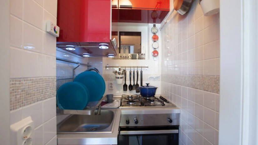 Vezi cum a utilat IKEA cea mai mică bucătărie din Bucureşti. GALERIE FOTO