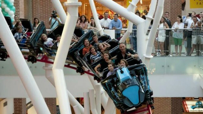 Primul roller-coaster dintr-un mall din Bucureşti. Cât te costă distracţia
