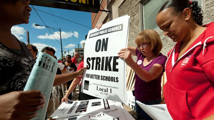 Profesorii din Chicago, în grevă pentru prima dată în ultimii 40 de ani