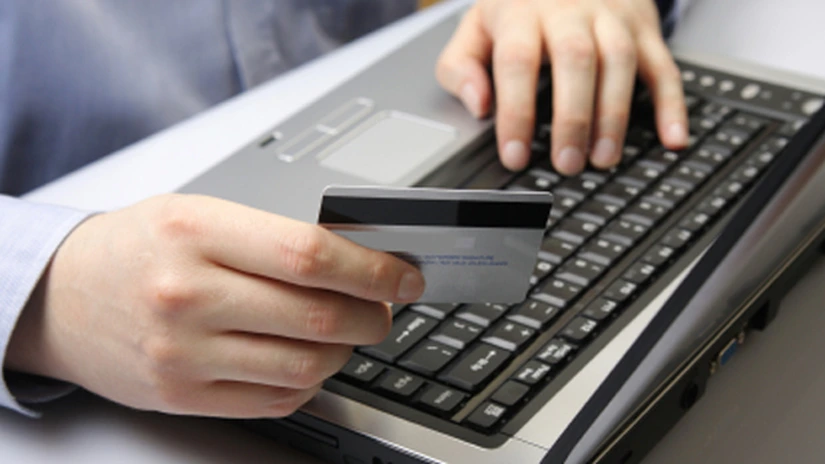 Plăţile online cu cardul au crescut cu 38%. Ce au cumpărat românii