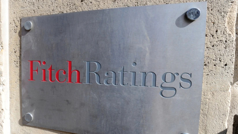 Fitch a retrogradat perspectiva ratingurilor Raiffeisen, Erste, SocGen, Unicredit