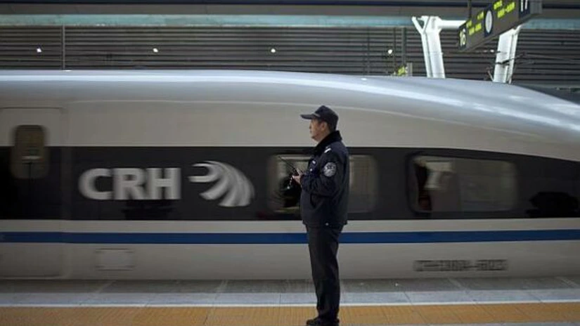 Primul tren a parcurs fără incidente linia de mare viteză Beijing - Canton