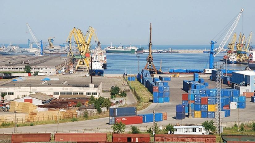 Traficul de mărfuri prin porturile româneşti de la Marea Neagră a crescut cu aproape 3%, în primele 10 luni, la 49,1 mil tone
