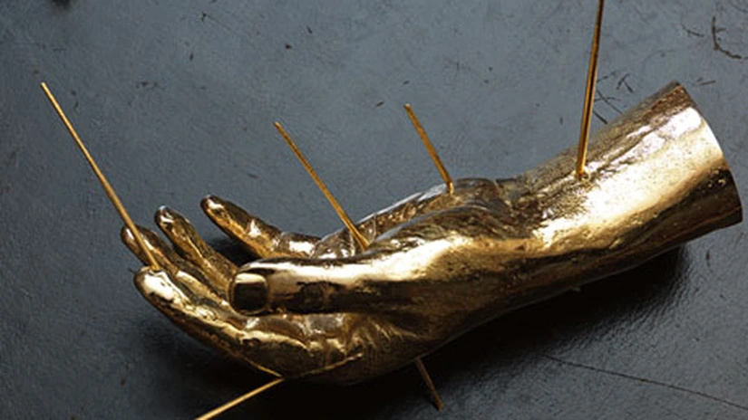 O sculptura din aur masiv, în valoare de 500.000 de lire-furată dintr-un depozit al casei Christie's