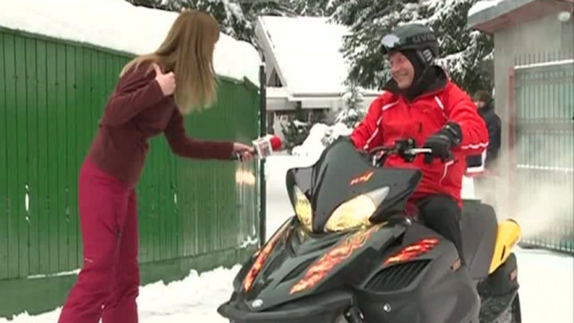 Băsescu, pe snowmobil: Grijile nu mai sunt la mine. Sunt la Guvern, la marea majoritate parlamentară